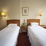 Otel Arnos Manor 3*