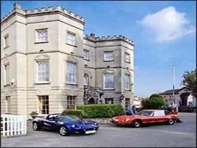 Arnos Manor فندق