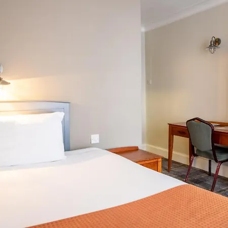 Arnos Manor 3*