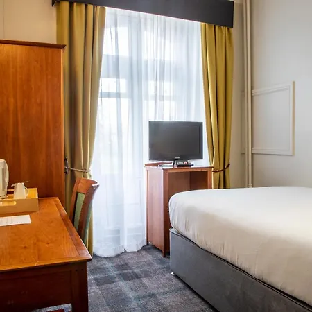 Arnos Manor 3*