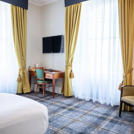 Arnos Manor Hotel