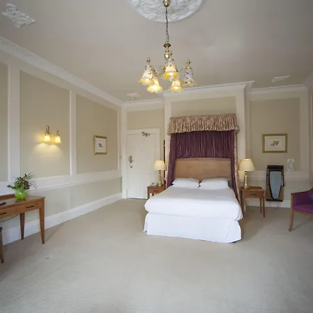 Arnos Manor 3*