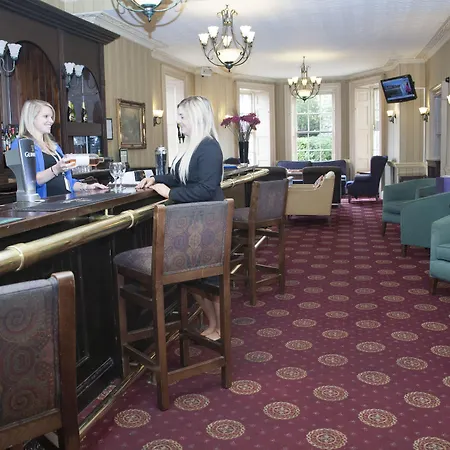 Arnos Manor فندق