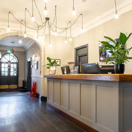 Arnos Manor Отель 3*