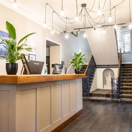 Arnos Manor Hotel 3*