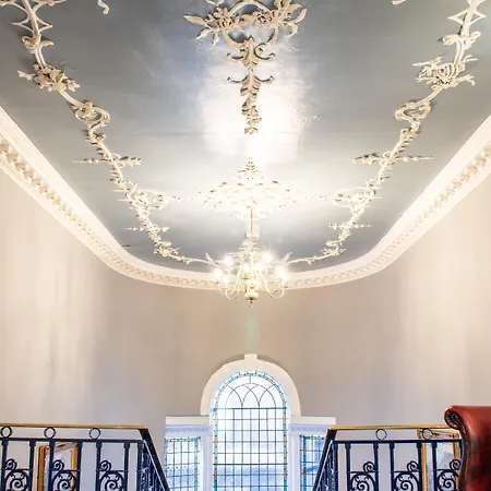 Arnos Manor