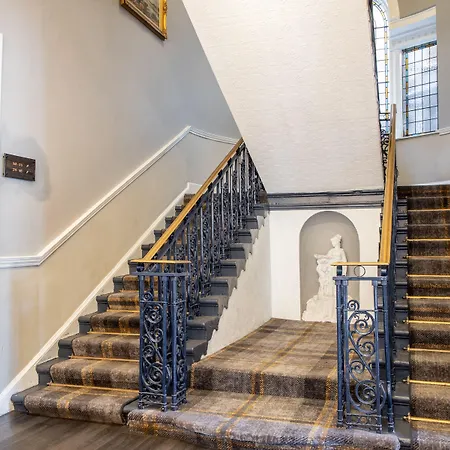 Hotel Arnos Manor 3*