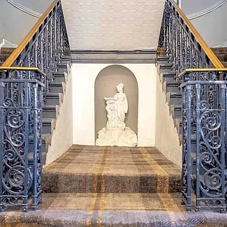 Arnos Manor 3*