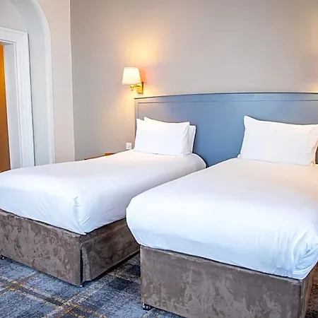 Arnos Manor Hotel 3*