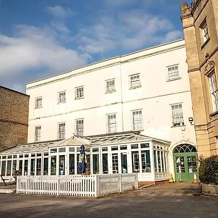 Hotel Arnos Manor 3*