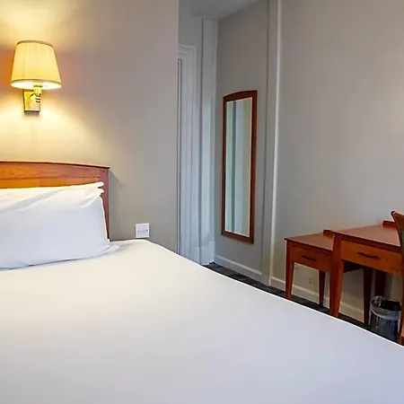 Arnos Manor 3*