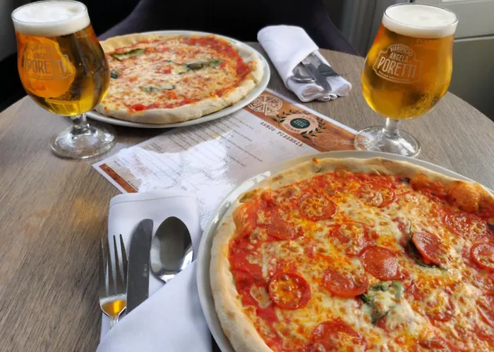 Готель Arnos Manor