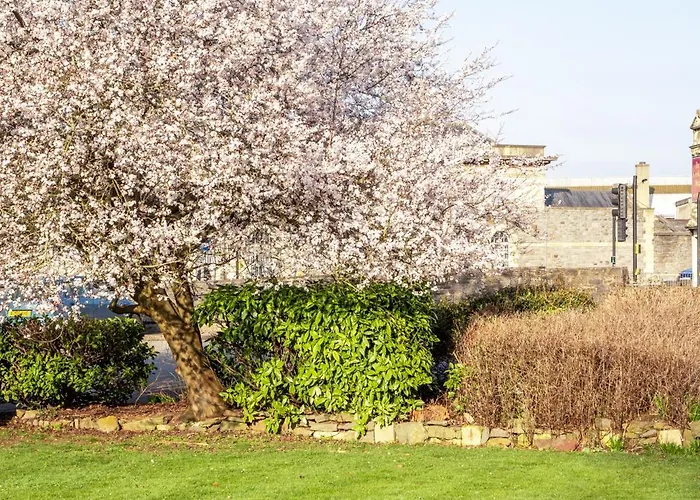 Arnos Manor Готель 3*