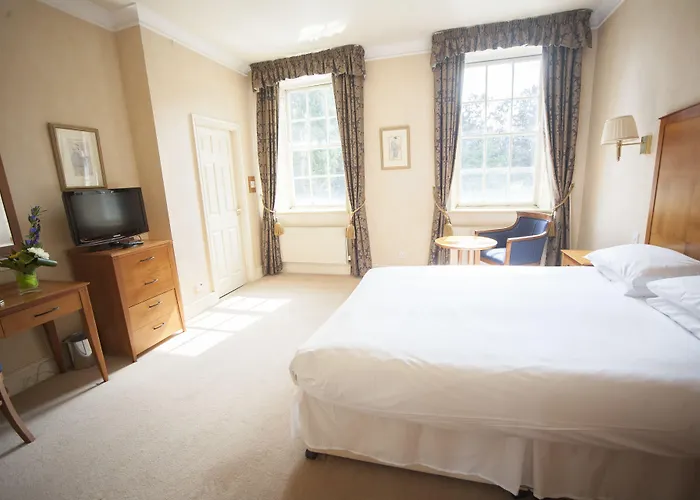 Arnos Manor Отель 3*