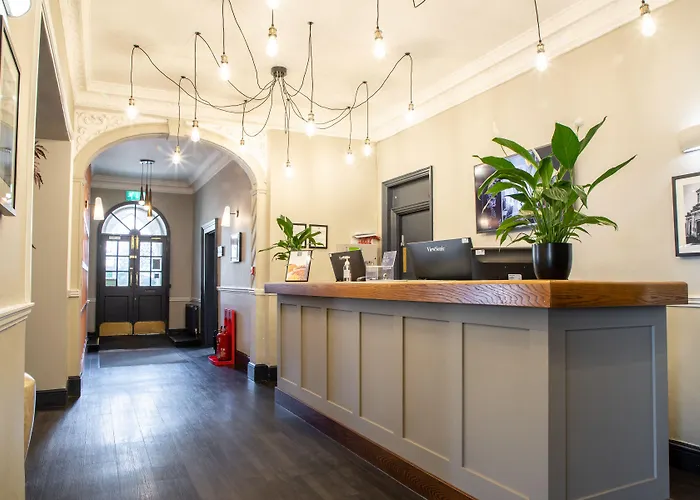 Arnos Manor Отель 3*