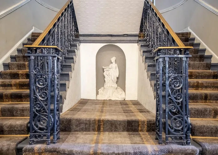 Arnos Manor Отель 3*