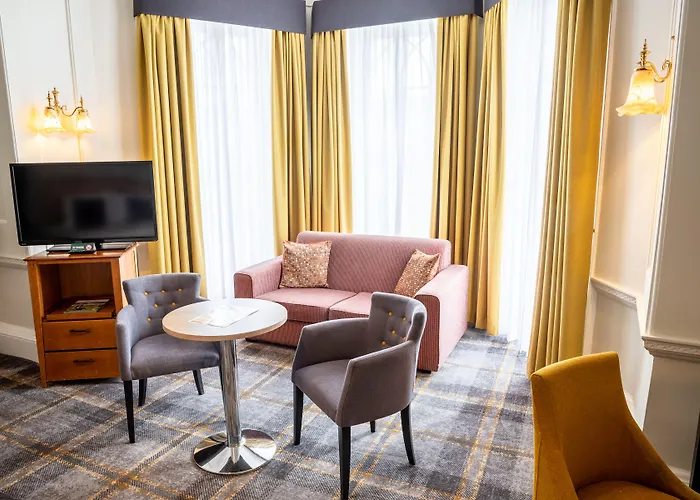 Arnos Manor Бристоль