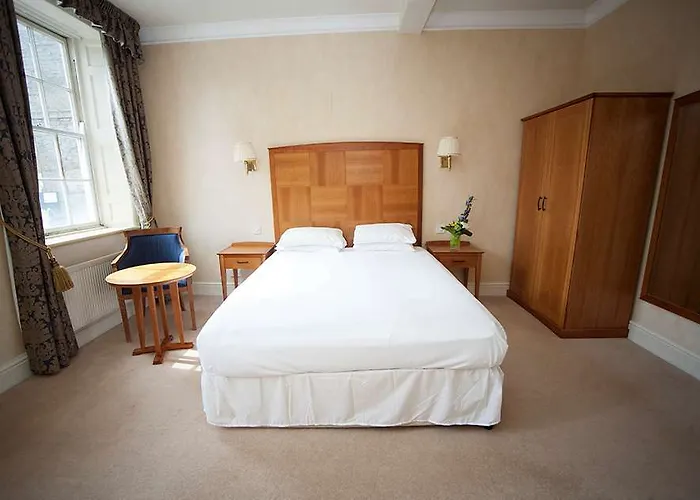 Arnos Manor Hotel 3*