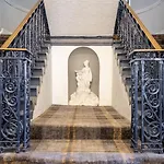 Arnos Manor Hotel 3*