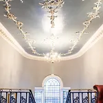 Arnos Manor