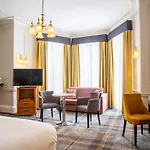 Hotel Arnos Manor 3*