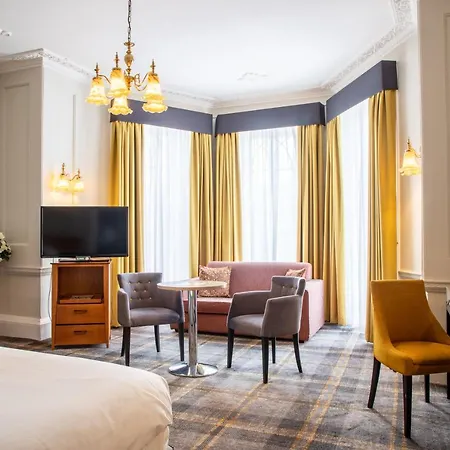 Arnos Manor Hotel 3*