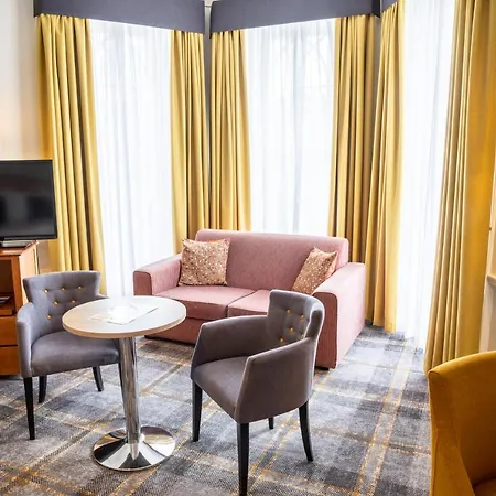 Hotel Arnos Manor 3*
