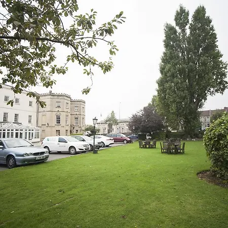 Arnos Manor 3* Bristol