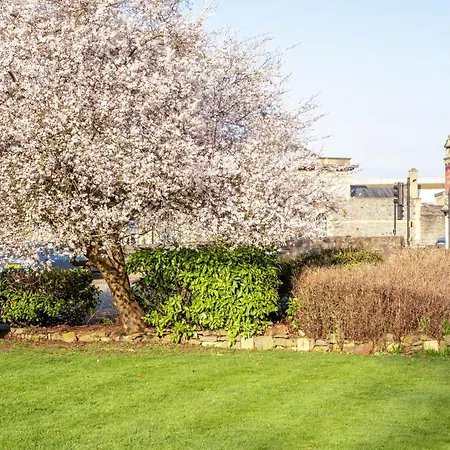 Arnos Manor Hotel 3*