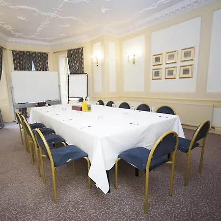 Arnos Manor 3*