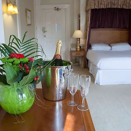 Arnos Manor Hotel