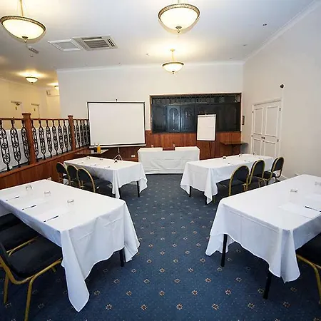 Arnos Manor 3*