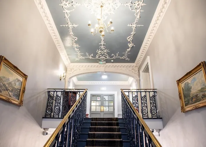 Hotel Arnos Manor 3*