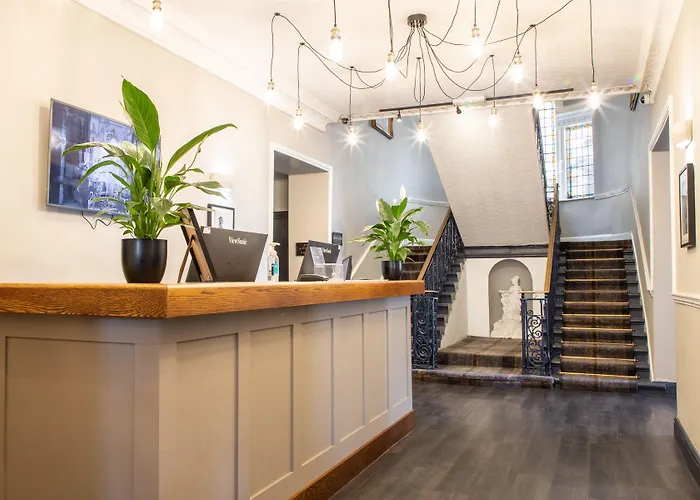 Arnos Manor Hotel 3*