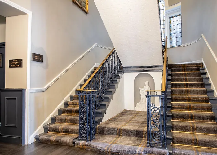 Hotel Arnos Manor 3*